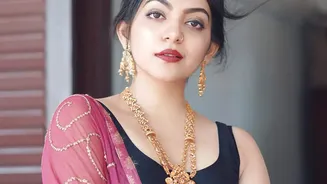 Maximalist Desi Jewellery Returns For Festive Fashion: Layered Necklaces Comes Into Focus