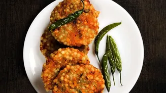 Three Vada Styles Shape Regional Indian Breakfasts Reflecting Local Serving Traditions