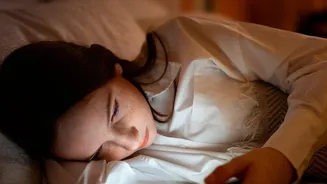 What is social jetlag and its risks