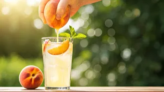 Peach Perfection: Crafting a Zesty & Refreshing Peach Lemonade for Summer