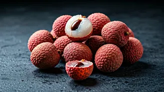 Fight Monsoon Fatigue With Vitamin C Packed Sweet Litchis
