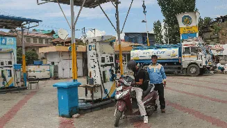Petrol pumps in India cross 1 lakh; double in a decade, more than 90% by PSU OMCs
