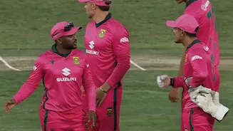 Watch: Temba Bavuma, Quinton de Kock argue over DRS