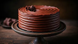 This Exquisite Vintage Dark Chocolate Cake Trend Is Huge