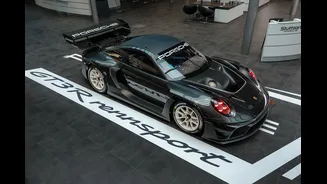 Porsche 911 GT3 R Rennsport é proibido nas ruas e nas pistas e está exposto no Brasil