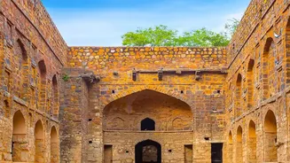 Discovering hidden stepwells and fort viewpoints while driving the Jaipur to Jaisalmer highway route