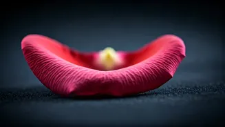 Blurred Lips Are The Beauty Trend To Watch