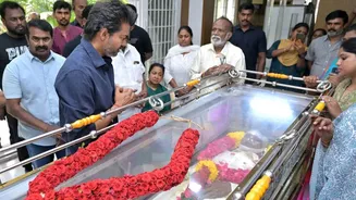 TN CM Vijay Turns Emotional At Bharathiraja’s Funeral, Announces State Honours For Last Rites