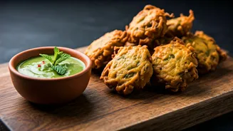 Upgrade Your Weekend Menu With Crispy Pakoras And Mint Chutney
