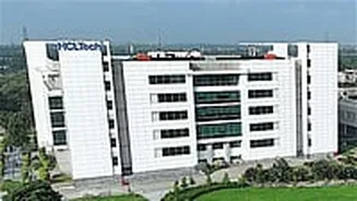 HCL Tech Shares Trade Flat, Stock Holds Near ₹1,670 As Investors Weigh Valuation & Dividends