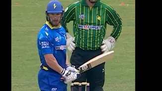WATCH: Glenn Phillips bats left handed and smashes a six in Super Smash