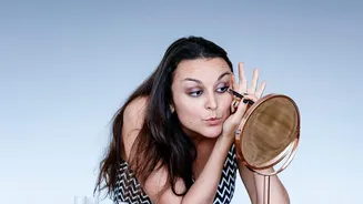 How To Avoid Clogged Pores When Wearing Heavy Festive Base Makeup