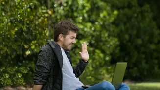 How Young Remote Workers Craft Dynamic Portfolio Careers Through Strategic Weekend Consulting