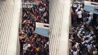 Mumbai Local Train Station Witnesses Yet Another Stampede-Like Situation | Viral Video