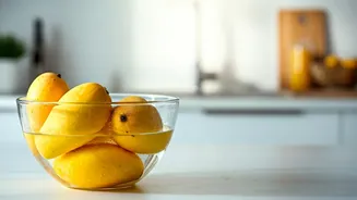 Why Home Cooks Are Soaking Mangoes In Cold Water Right Now