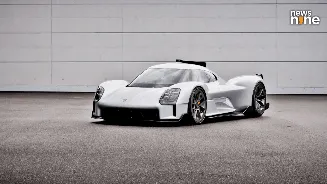 Is Porsche preparing new supercar with flat-eight engine?