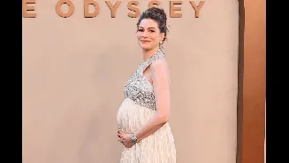 Anne Hathaway Juluki Calon Anak Ketiganya 'Buzzer-Beater', Ini Alasannya