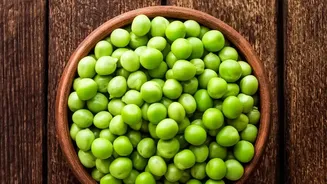 How To Turn Simple Green Peas Into A Crunchy Low-Calorie Snack At Home