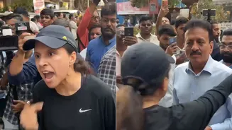 Mumbai Woman Storms Into Rally, Confronts Minister Girish Mahajan Over Hours-Long Traffic Jam: 'Yaha Se Iss Traffic Ko Hatao'