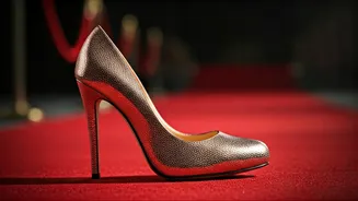 Janhvi Kapoor's Style Evolution: Glamour & Confidence