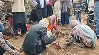 MP News: Gold Coins Found Under Excavated Soil In Chhatarpur’s Rajgarh Palace Area; Crowd Races To Dig