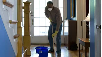 Como eliminar traças do guarda-roupa de vez com um guia simples de 4 passos