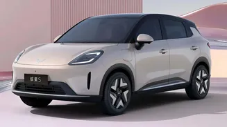 Geely EX2 ganha novas baterias e passa a ter autonomia de até 460 quilômetros