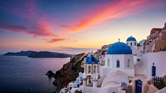 Oia, Santorini: Your Guide to Iconic Blue Domes & Unforgettable Sunsets
