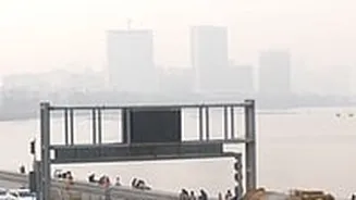 Mumbai Weather Update For Jan 25, 2026: IMD Predicts Clear Skies Yet Pollutants Hover Over The City Due To Raising AQI