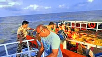 Mumbai: Swift CISF Rescue Operation Saves 9 Aboard Sinking Tugboat Near  Colaba - VIDEO