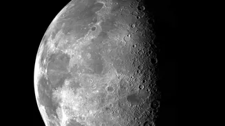 What Happens To The Moon During A Total Lunar Eclipse?