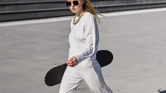 Why Young Urbanites Embrace Minimalist Fine Jewellery To Refresh Their Personal Festive Wardrobes