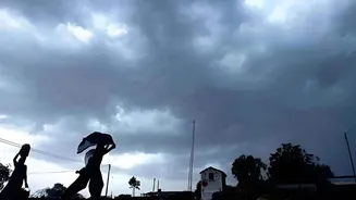Andhra Pradesh: ఏపీలో కొనసాగుతున్న ఉపరితల ఆవర్తనం.. మరో నాలుగు రోజులపాటు వర్షాలు