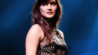 Kriti Sanon's Stability-Ball Workout Combines Grip, Core Control And Fast Leg Movement And Is Not A Beginner Move To Copy Unsupervised