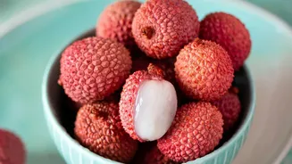 Fresh Lychee Shells Should Look Full, Clean and Free From Cracks