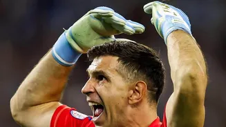 Chelsea consider last-minute move for Aston Villa goalkeeper Emiliano Martinez