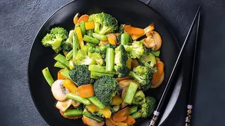Why High-Heat Stir-Frying Destroys More Antioxidants Than Steaming Cruciferous Vegetables