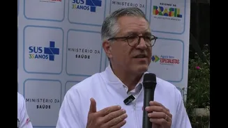 "Não resta dúvida sobre a eficácia da vacina da dengue", diz Padilha.Vejavídeo
