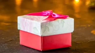 7 Festive Wrapping Ideas For People Who Want Less Plastic And Waste