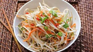 How to make this bean sprout salad