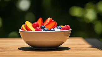 Summer Menus Are Bringing Back Easy Sweet Bowls