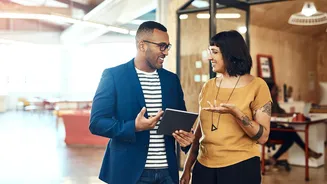 How to read eye contact cues at work