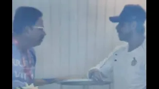 Shah Rukh Khan Unhappy With KKR In IPL 2026? Animated Chat With Venky Mysore Goes Viral | Watch