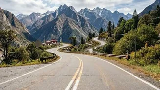 About 800 tourists stranded in Lachen Sikkim, Monday rescue possible