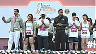 Aamir Khan Leads ‘Home Run Squad’ With Family At Tata Mumbai Marathon, Backs Paani And Agatsu Causes