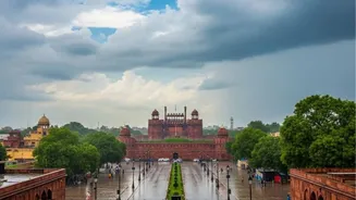 Dark Skies, Rain, Thunderstorms in Delhi-NCR — IMD Issues Dust Storm Alert