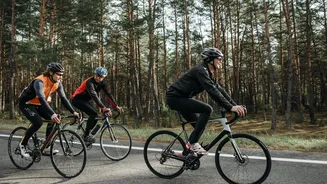 5 unexpected perks of cycling in a group