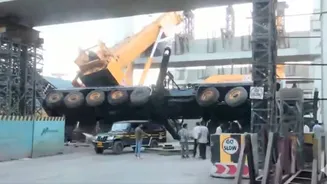 Crane Topples, Beam Crashes at Mumbai Metro Line 2B Site in BKC, Traffic Diverted | VIDEO