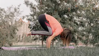 How to master the frog stand hold (step-by-step)