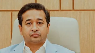 BJP minister gets 1-month jail for pouring mud on official